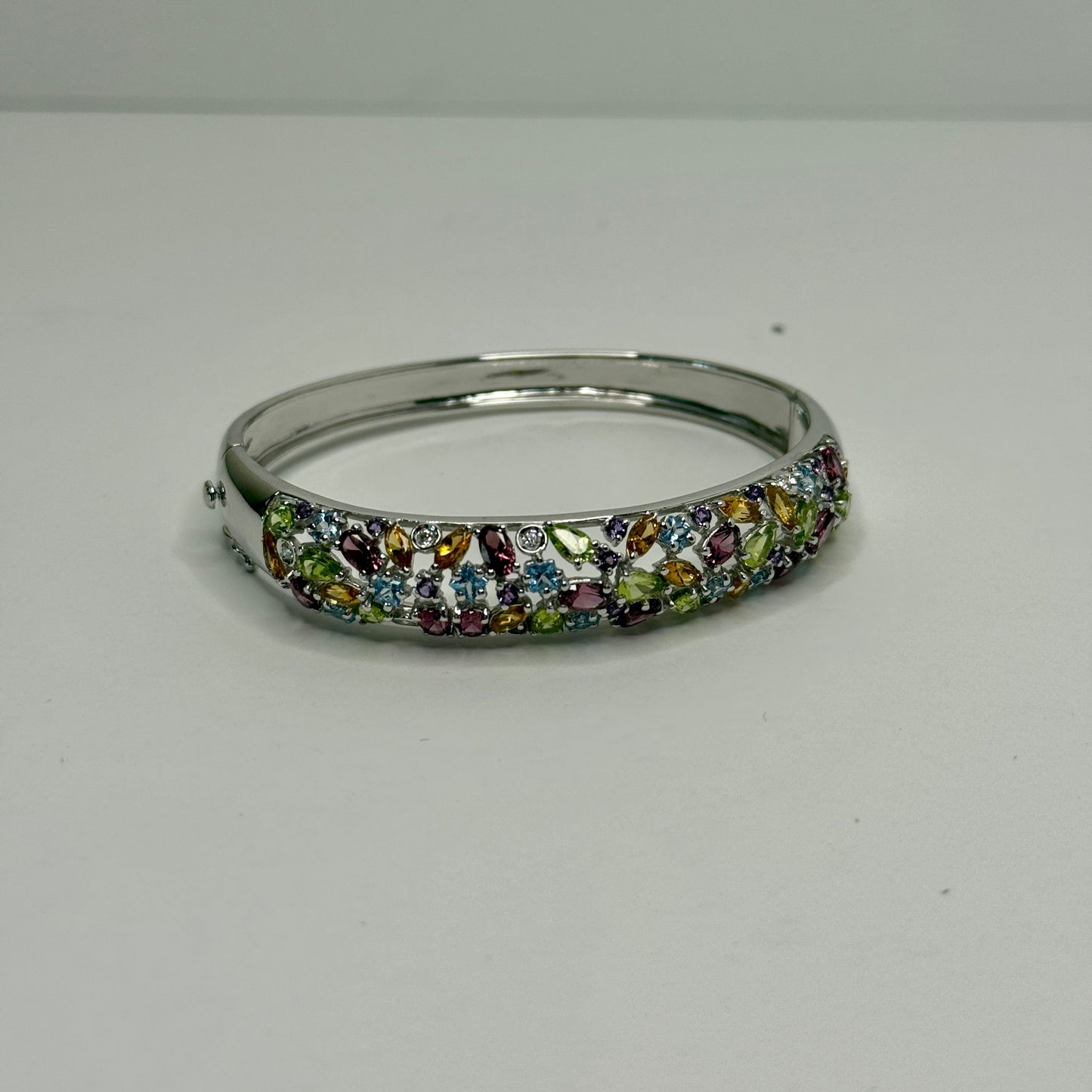 NIJIKO: THE BANGLE